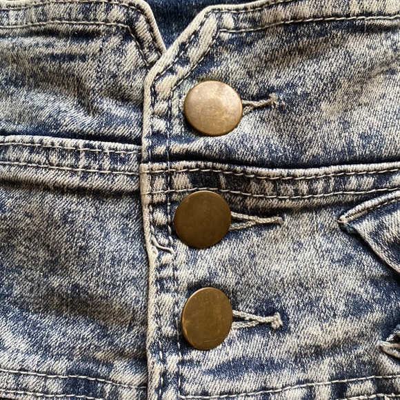 Seductions Acid-Wash Overall Shorts - Picture 3 of 7